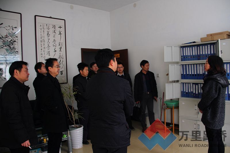 河南省交通科學(xué)研究院董事長(zhǎng)胡霞光一行蒞臨萬(wàn)里路橋進(jìn)行深度交流和溝通