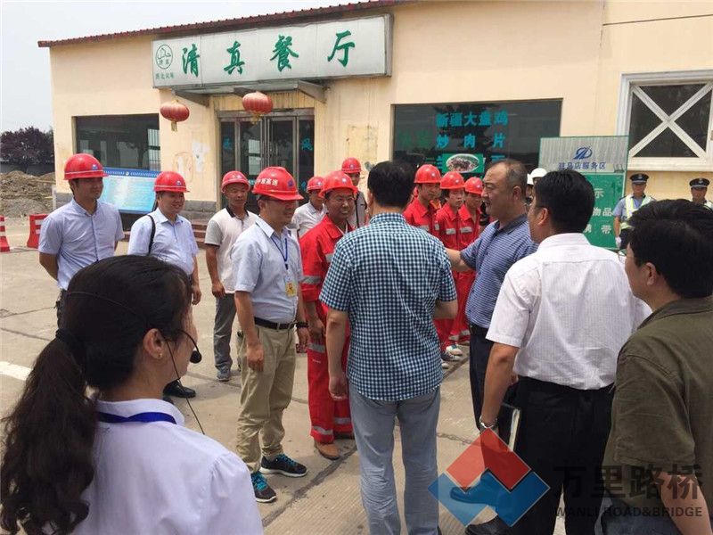 河南省交通投資集團(tuán)董事長程日盛蒞臨駐馬店服務(wù)區(qū)改擴(kuò)建項目慰問指導(dǎo)工作