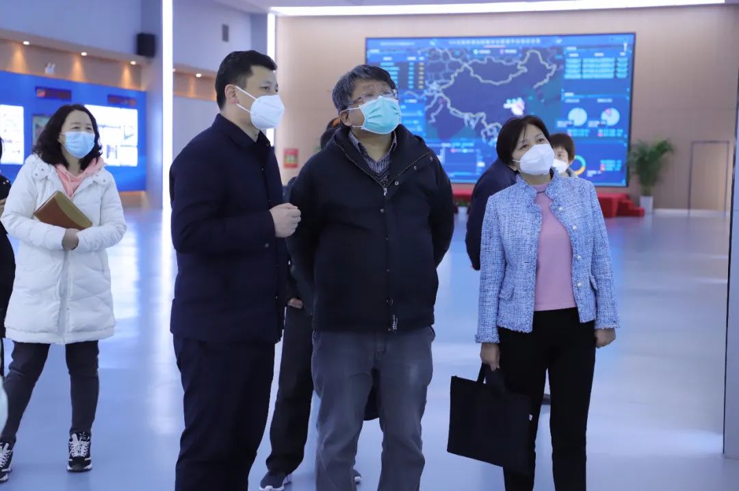 省工信廳領(lǐng)導(dǎo)率隊(duì)調(diào)研萬(wàn)里交科產(chǎn)業(yè)技術(shù)基礎(chǔ)公共服務(wù)平臺(tái)建設(shè)情況