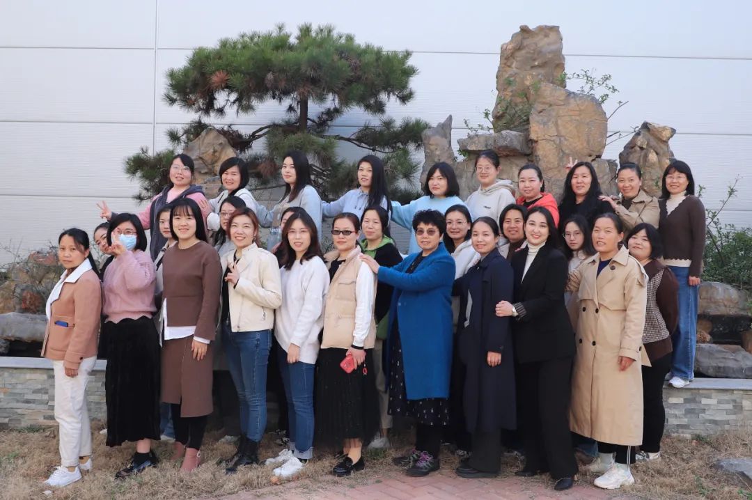【奮進(jìn)新征程·巾幗綻芳華】萬里交科召開“三八婦女節(jié)”女員工代表座談會(huì)，祝福“女神們”節(jié)日快樂！