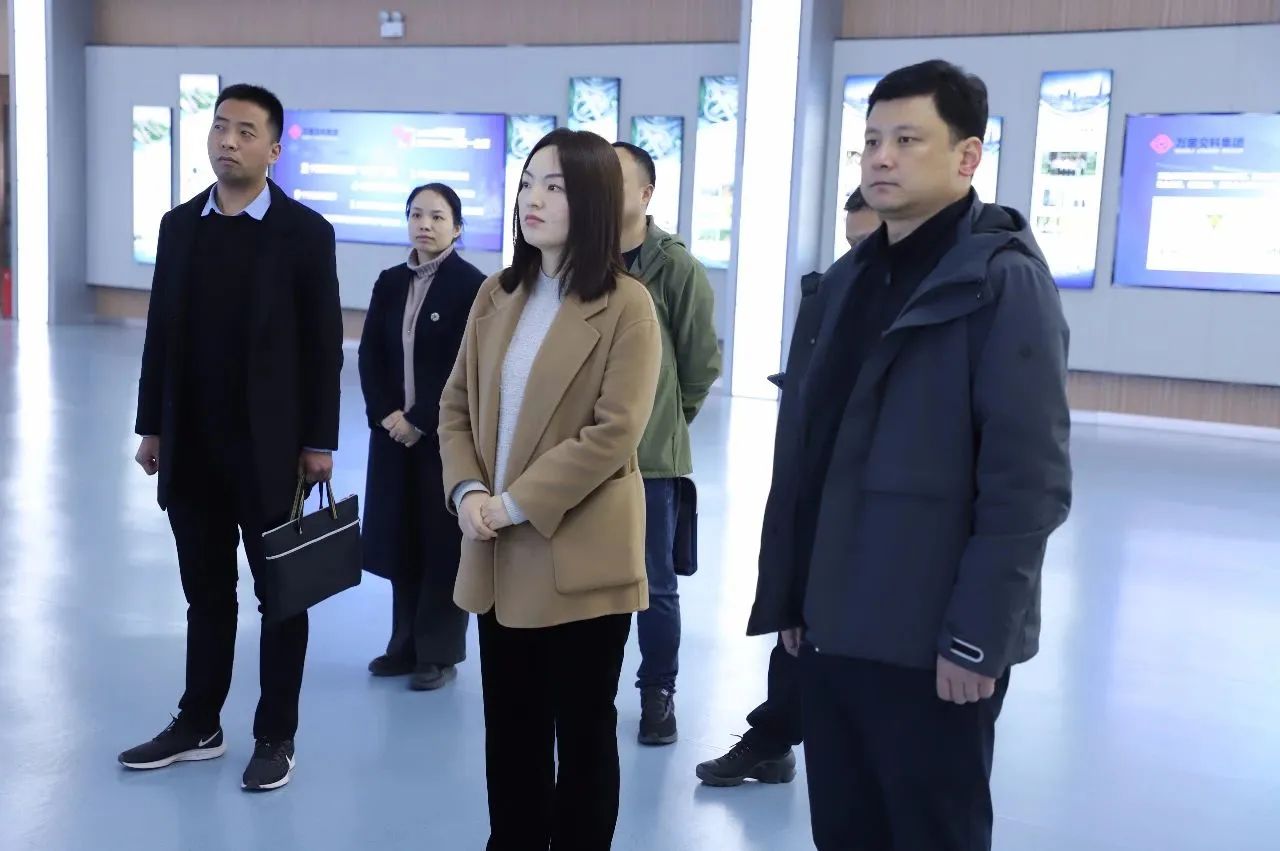 河南省交通運(yùn)輸廳科技處副處長謝琳一行蒞臨萬里交科智能制造產(chǎn)業(yè)園考察科普基地建設(shè)情況