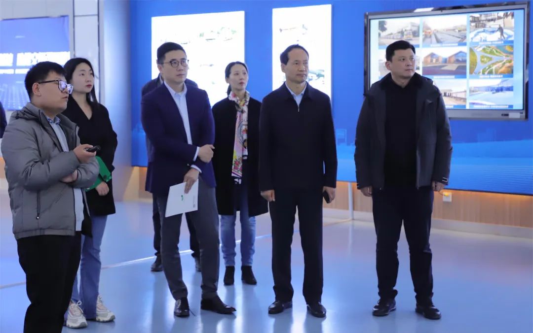 中國工程院武強(qiáng)院士團(tuán)隊(duì)蒞臨萬里交科調(diào)研無廢產(chǎn)業(yè)園建設(shè)工作