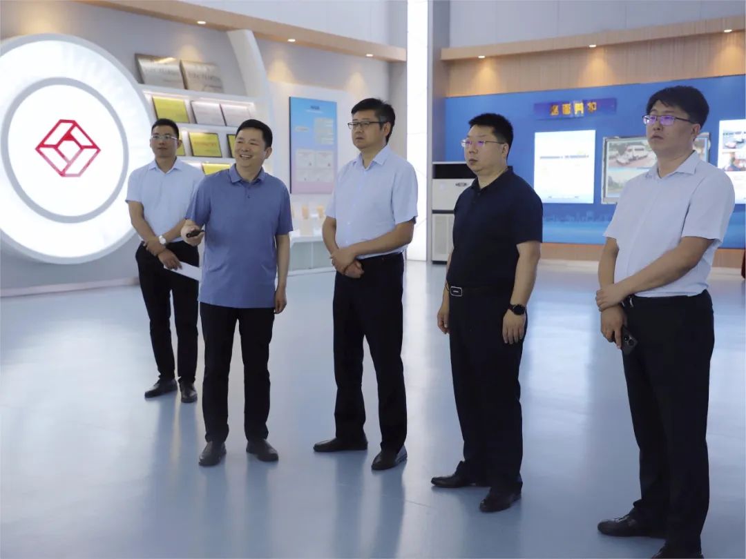 山東省高速養(yǎng)護集團有限公司黨委書記、董事長許尚江一行蒞臨萬里交科智能制造產(chǎn)業(yè)園考察交流