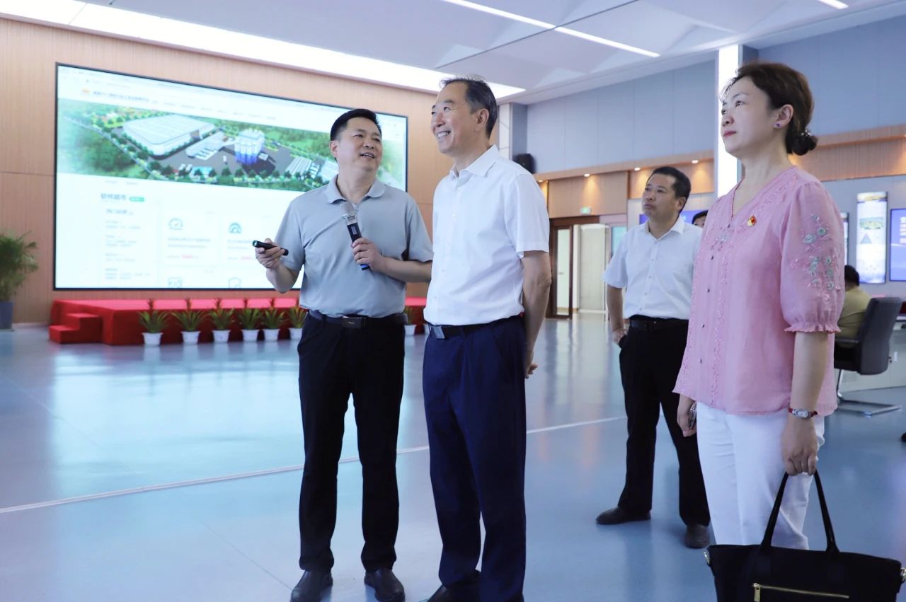 河南省交通運輸廳副廳長宋華東率隊蒞臨萬里交科集團開展主題黨日與考察調研活動