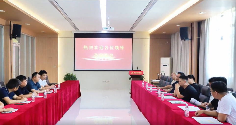 汝州市公路事業(yè)發(fā)展中心專家領(lǐng)導(dǎo)蒞臨萬里交科智能制造產(chǎn)業(yè)園，考察德通路面再生列車與成套技術(shù)工藝。